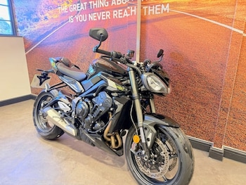 Used Triumph STREET TRIPLE 765 RS 2025 for sale - bike-77494661: Photo