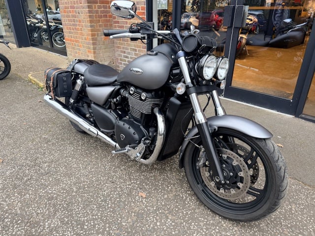 Triumph THUNDERBIRD STORM