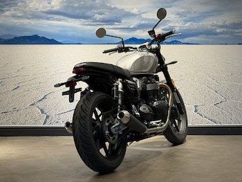 Used Triumph SPEED TWIN 900 undefined for sale - bike-79211102: Photo