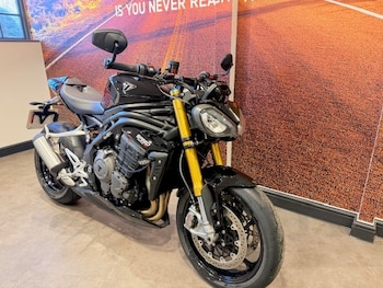 Used Triumph SPEED TRIPLE 1200 RS 2025 for sale - bike-76951268: Photo