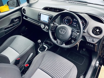 Used Toyota Yaris 2019 for sale - 78335472: Photo