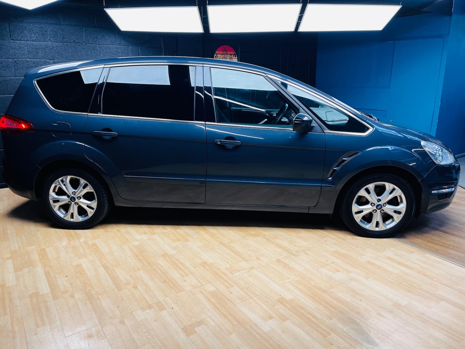 Used Ford S-Max 2011 for sale - 77550349: Photo 2