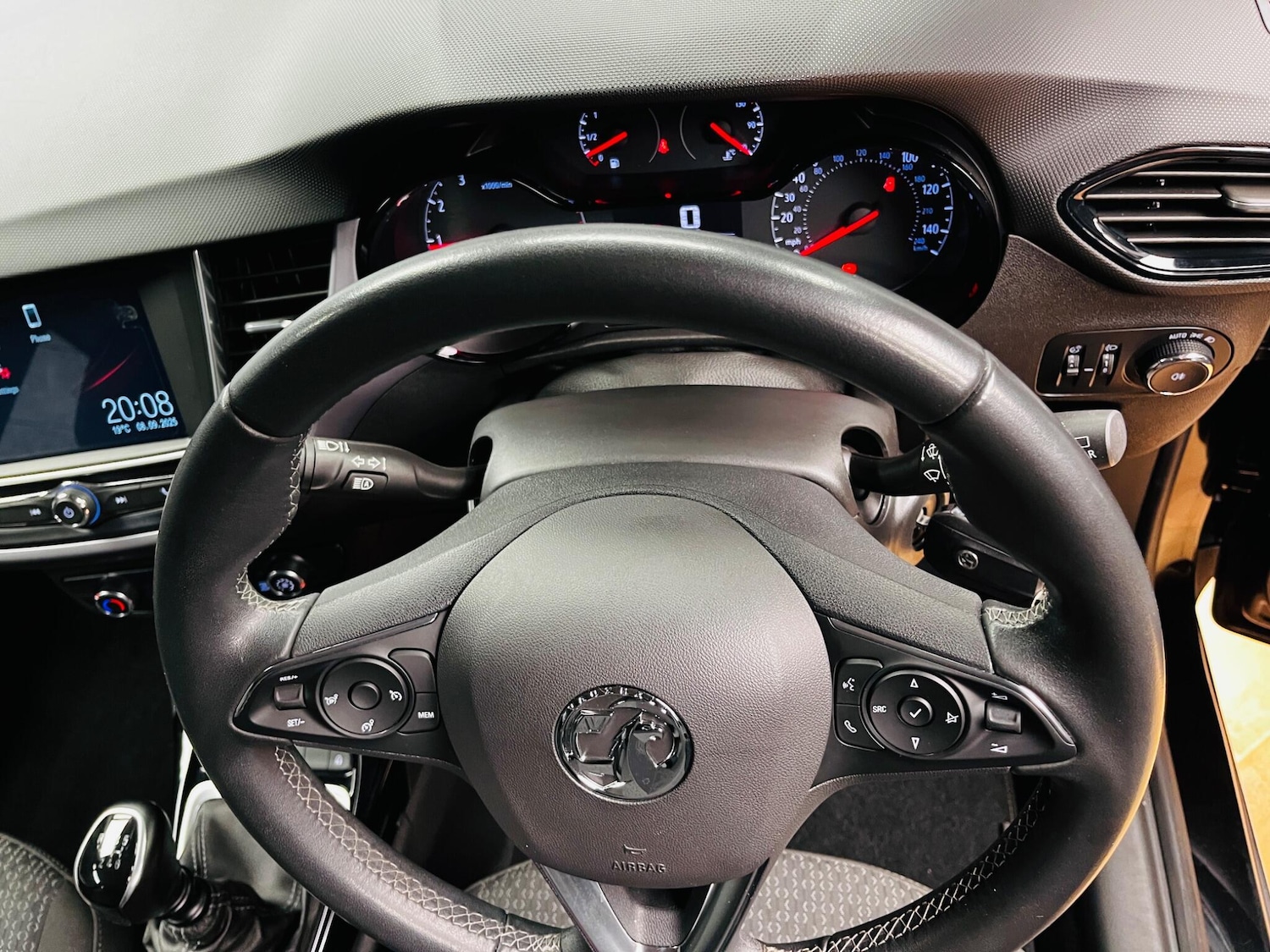 Used Vauxhall Crossland 2022 for sale - 77549657: Photo 31