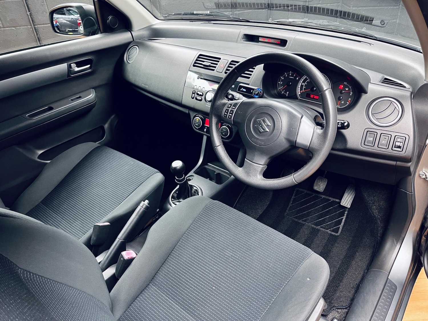 Used Suzuki Swift 2011 for sale - 78047875: Photo 4