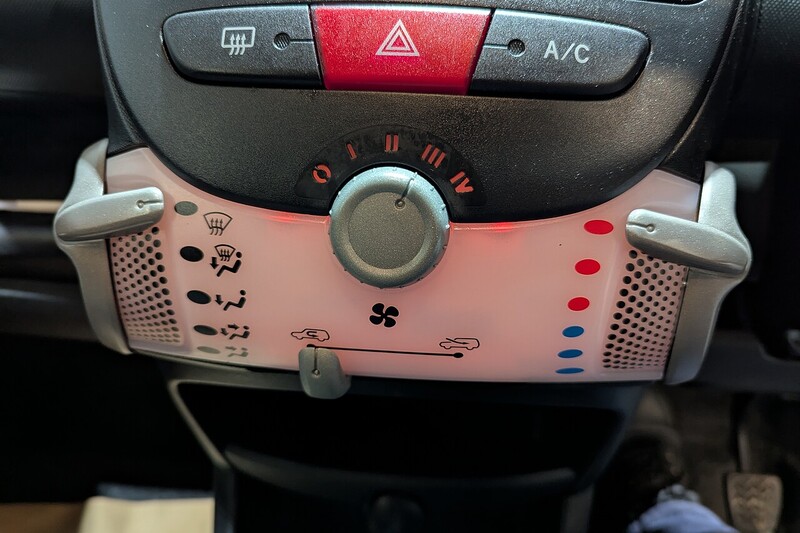 Used Toyota AYGO 2013 for sale - 76740864: Photo 17