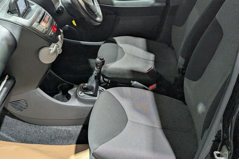 Used Toyota AYGO 2013 for sale - 76740864: Photo 30