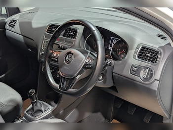 Used Volkswagen Polo 2016 for sale - 77422962: Photo