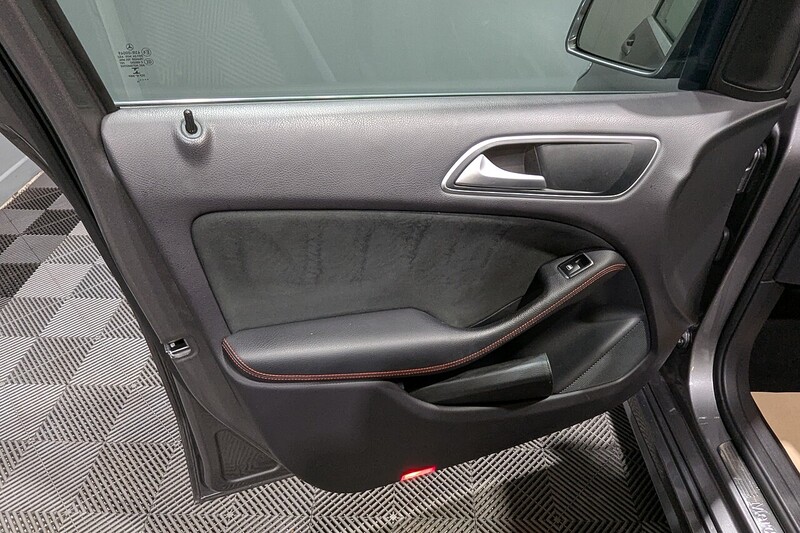 Used Mercedes-Benz B Class 2017 for sale - 76626825: Photo 33