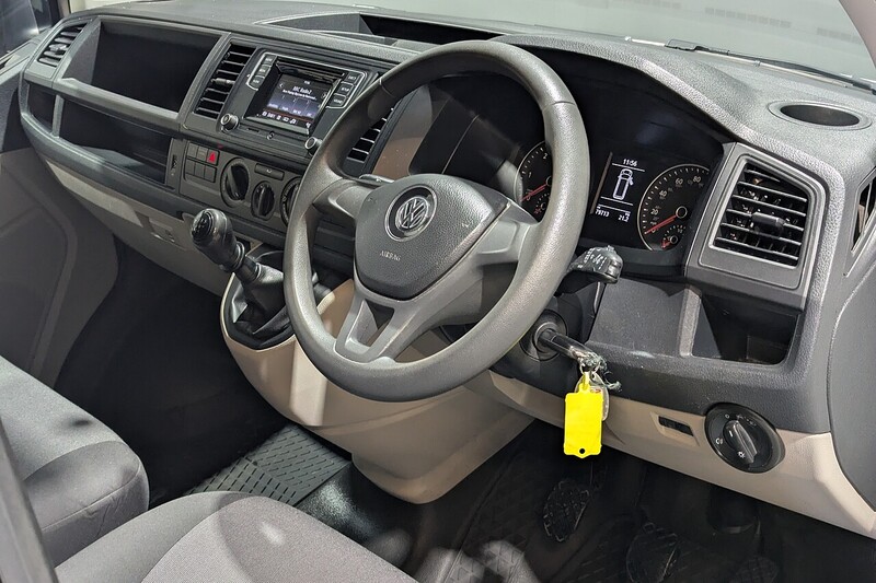 Used Volkswagen Transporter 2018 for sale - 76768849: Photo 2