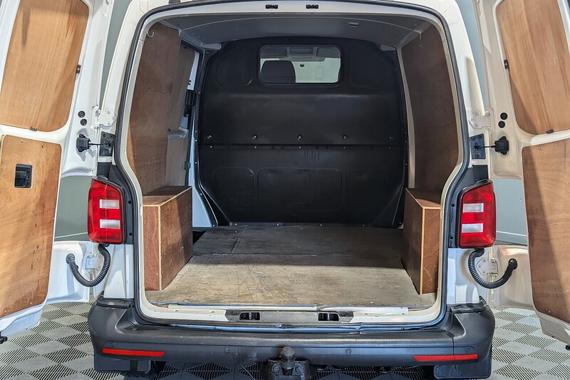Used Volkswagen Transporter 2018 for sale - 76768849: Photo 3