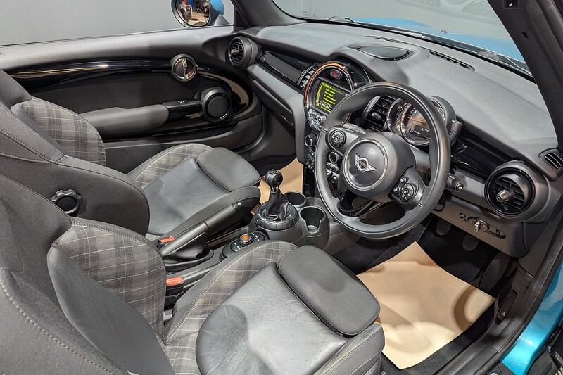 Used MINI Convertible 2016 for sale - 76626840: Photo 2