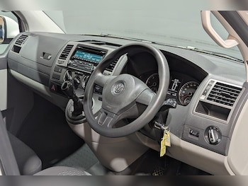 Used Volkswagen Transporter 2015 for sale - 77508050: Photo