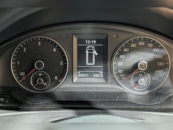 Used Volkswagen Transporter 2015 for sale - 77508050: Photo