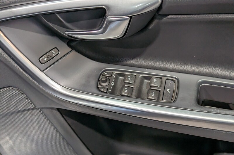 Used Volvo V60 2017 for sale - 77850941: Photo 16