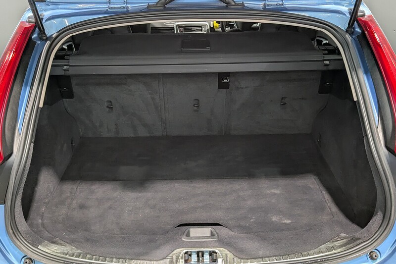 Used Volvo V60 2017 for sale - 77850941: Photo 19