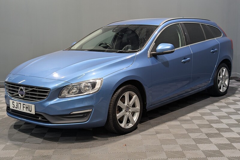 Used Volvo V60 2017 for sale - 77850941: Photo 4