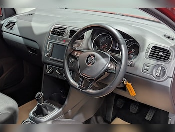 Used Volkswagen Polo 2015 for sale - 79434120: Photo