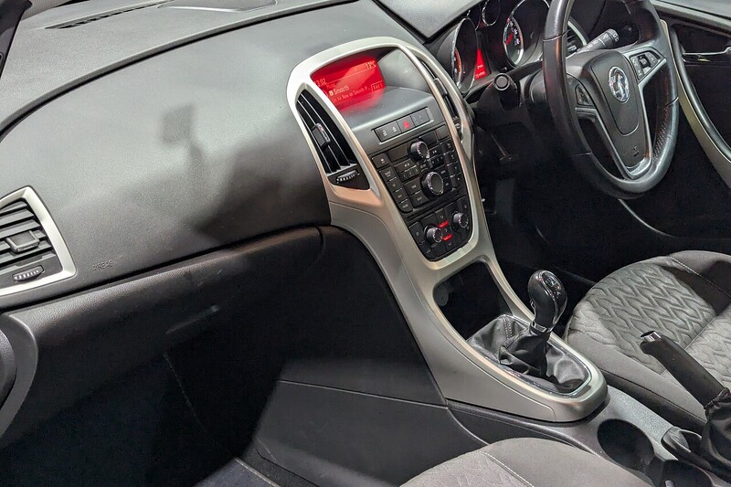 Used Vauxhall Astra 2013 for sale - 77906001: Photo 29