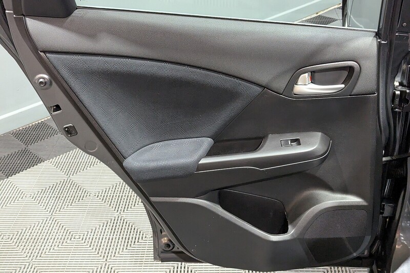 Used Honda Civic 2015 for sale - 76798877: Photo 29