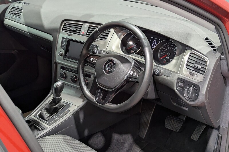 Used Volkswagen Golf 2015 for sale - 77850916: Photo 2