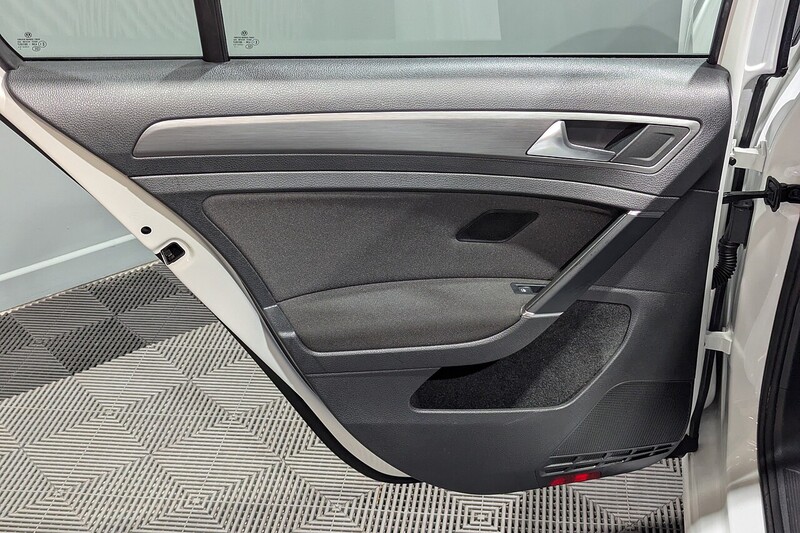 Used Volkswagen Golf 2017 for sale - 76651015: Photo 33