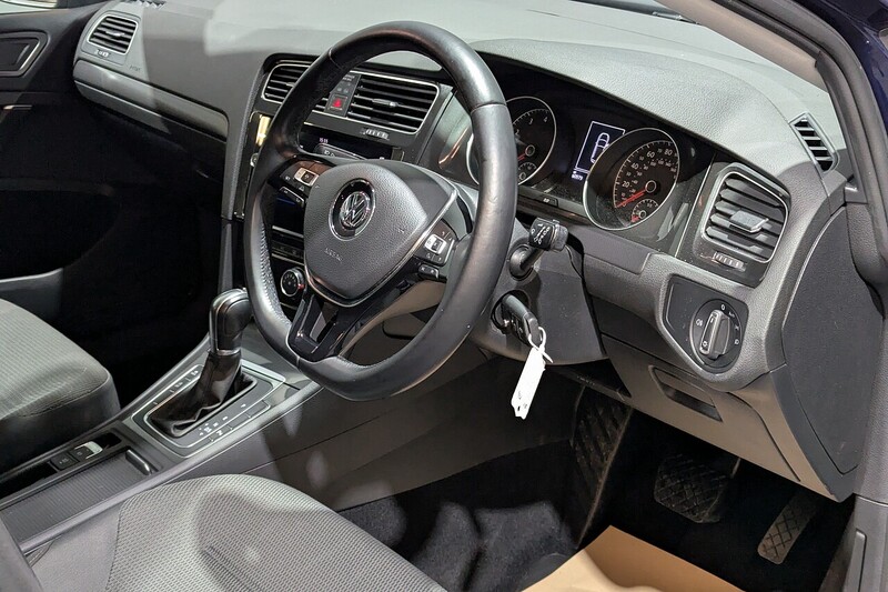 Used Volkswagen Golf 2018 for sale - 77153963: Photo 2