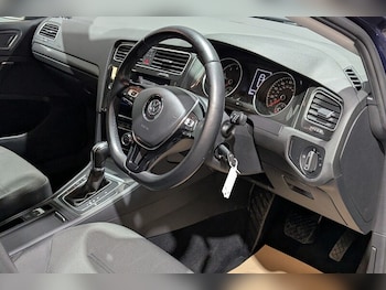 Used Volkswagen Golf 2018 for sale - 77153963: Photo