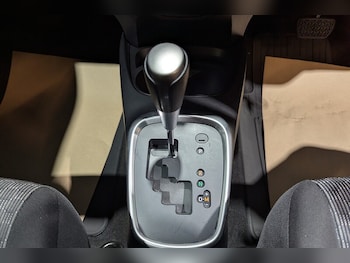 Used Toyota Yaris 2015 for sale - 77172750: Photo