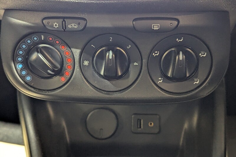 Used Vauxhall Corsa 2015 for sale - 77129162: Photo 17