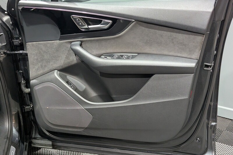 Used Audi Q7 2018 for sale - 76626821: Photo 34