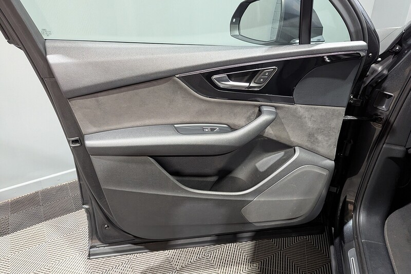 Used Audi Q7 2018 for sale - 76626821: Photo 51