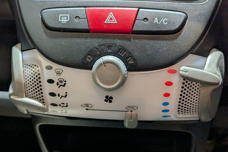 Used Toyota AYGO 2014 for sale - 76626824: Photo 12