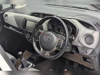 Used Toyota Yaris 2015 for sale - 78534349: Photo