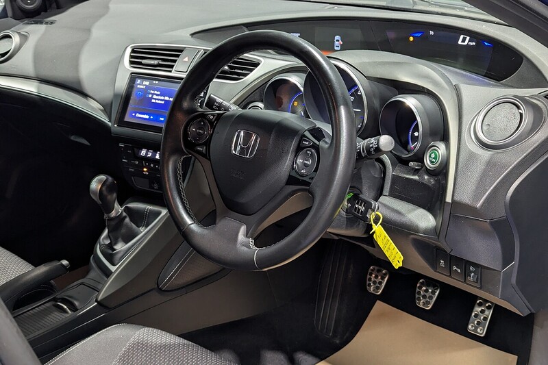 Used Honda Civic 2015 for sale - 77932646: Photo 2