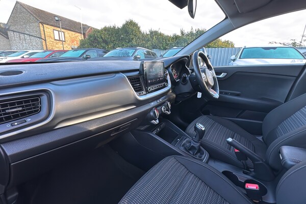 Used Kia Stonic 2023 for sale - 76177314: Photo 11