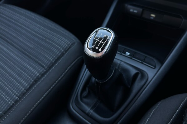 Used Kia Stonic 2023 for sale - 76177314: Photo 13