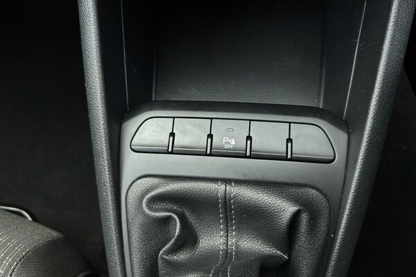 Used Kia Stonic 2023 for sale - 76177314: Photo 29