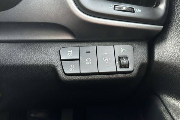 Used Kia Stonic 2023 for sale - 76177314: Photo 30