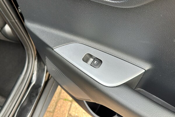 Used Kia Stonic 2025 for sale - 76034436: Photo 38