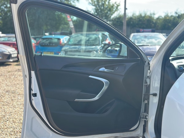 Used Vauxhall Insignia 2015 for sale - 76095211: Photo 28