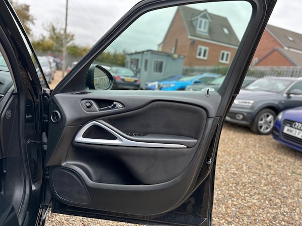 Used Vauxhall Zafira Tourer 2018 for sale - 76282828: Photo 19