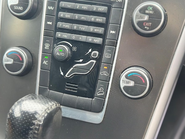 Used Volvo XC60 2011 for sale - 76199779: Photo 52