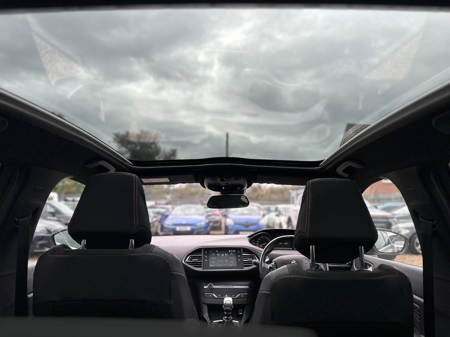 Used Peugeot 308 2017 for sale - 76360345: Photo 16