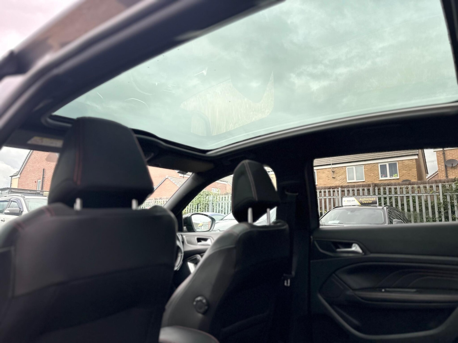 Used Peugeot 308 2017 for sale - 76360345: Photo 19