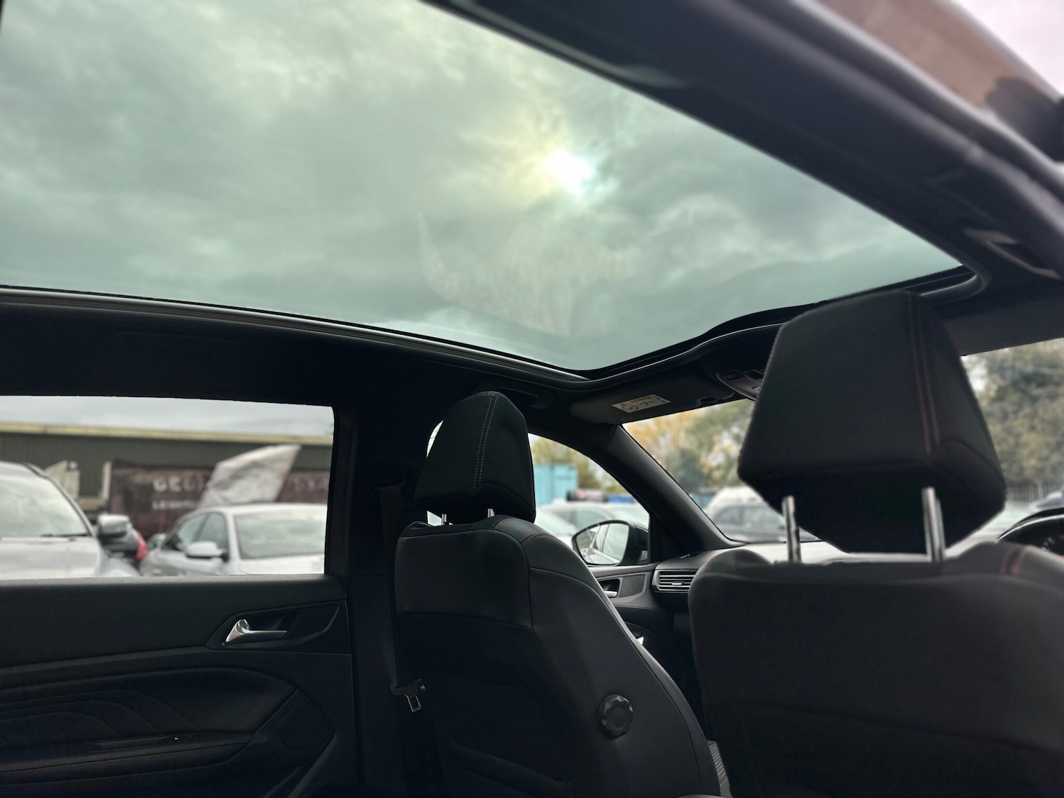 Used Peugeot 308 2017 for sale - 76360345: Photo 20
