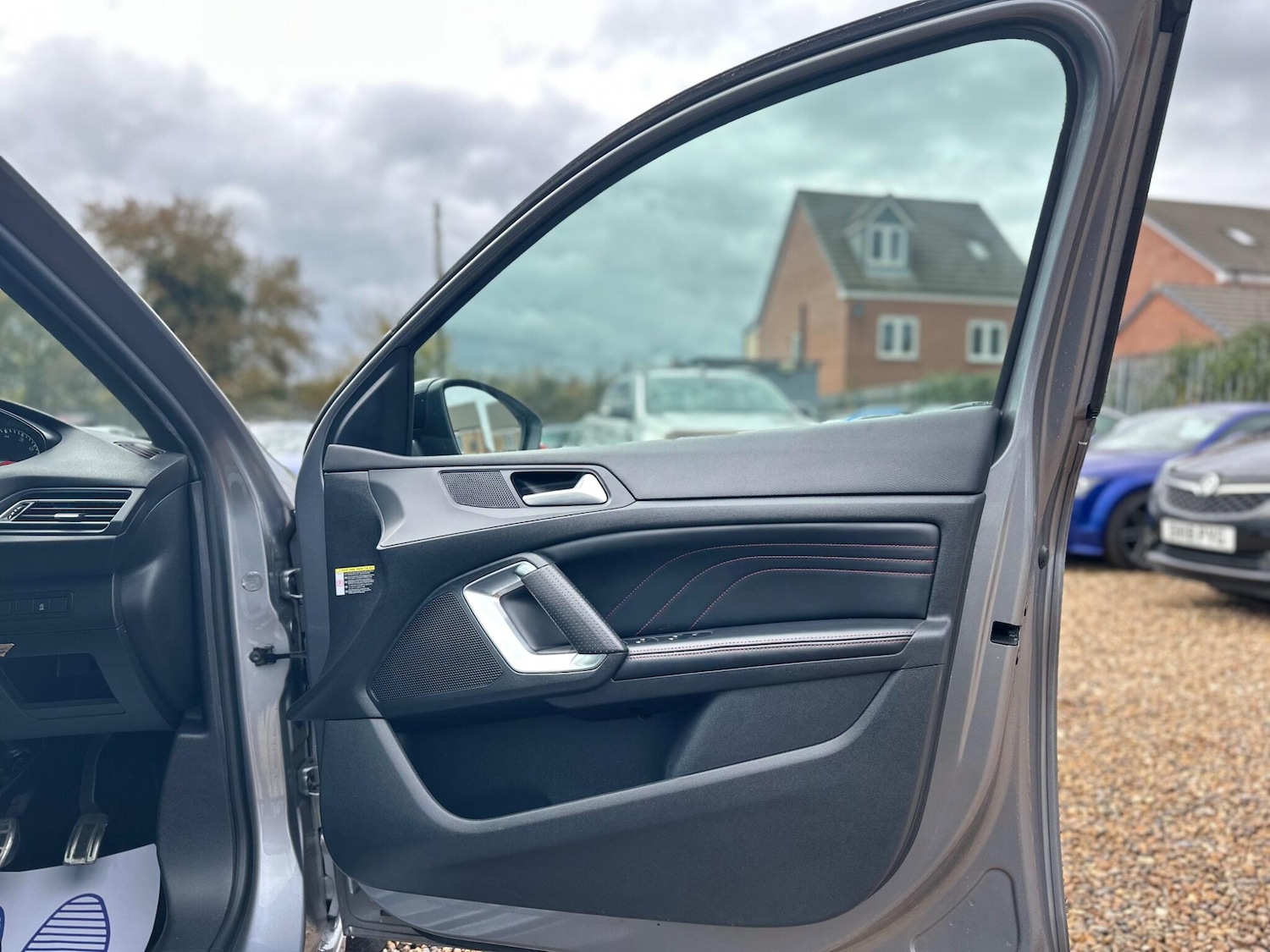 Used Peugeot 308 2017 for sale - 76360345: Photo 27