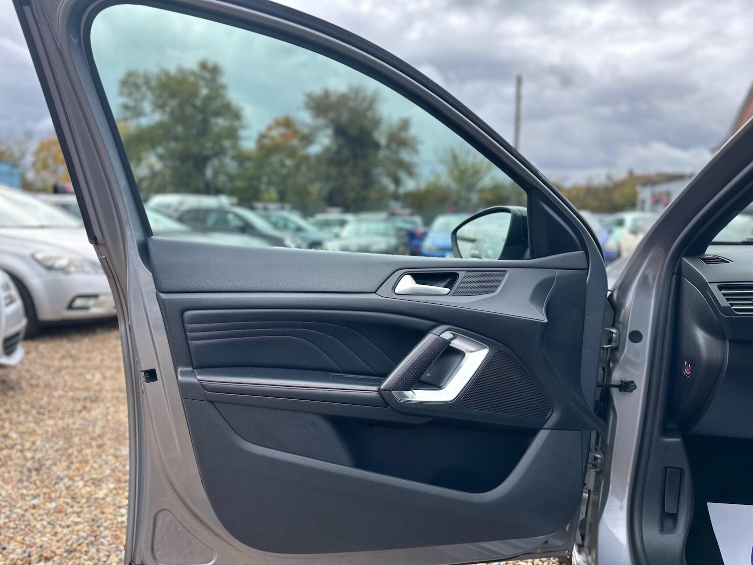 Used Peugeot 308 2017 for sale - 76360345: Photo 31