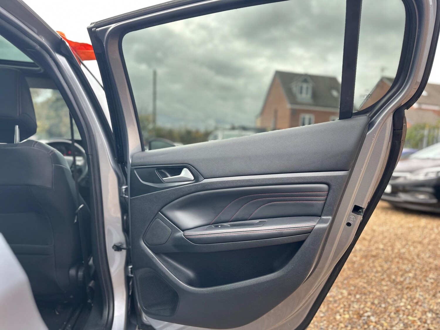 Used Peugeot 308 2017 for sale - 76360345: Photo 34