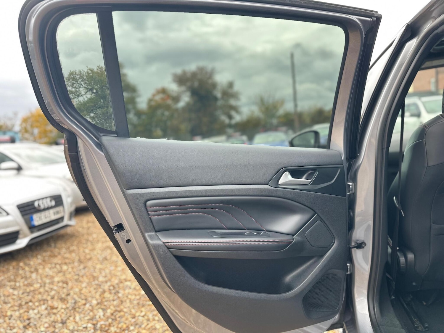 Used Peugeot 308 2017 for sale - 76360345: Photo 37