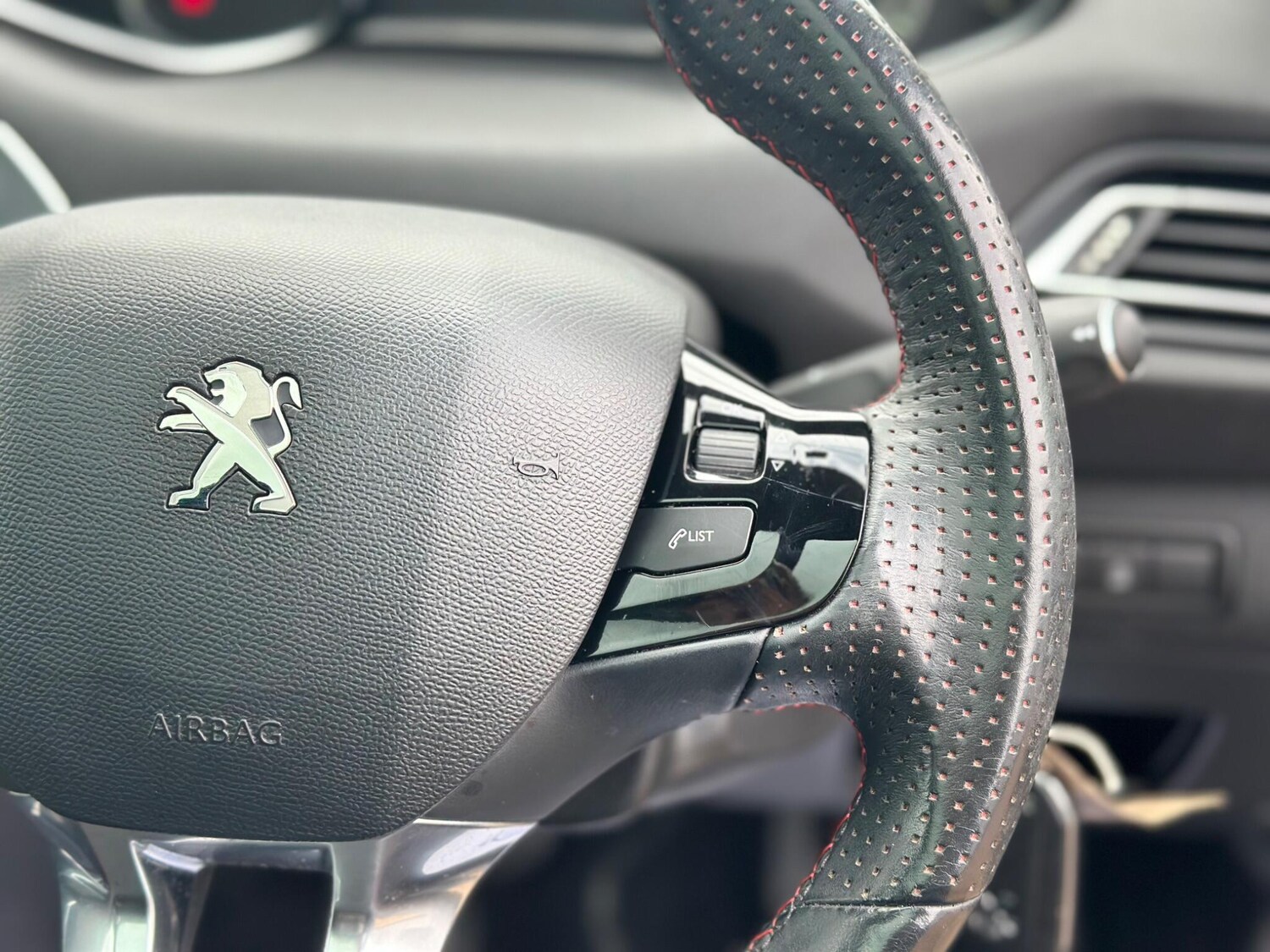 Used Peugeot 308 2017 for sale - 76360345: Photo 40
